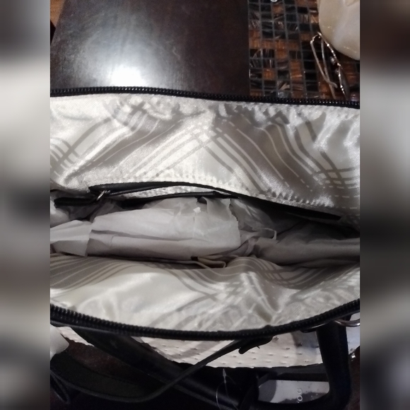 *SOLD*New London Fog Leather Handbag Ostrich - Picture 4 of 5